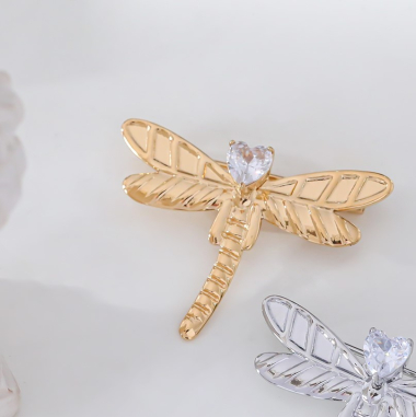 Wholesaler Eclat Paris - Gold butterfly brooch with rhinestones in stainless steel
