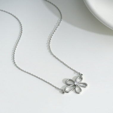 Wholesaler Eclat Paris - Silver necklace with rhinestone flower