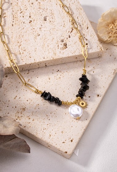 Großhändler Eclat Paris - Goldene Mesh-Halskette mit schwarzem Stein und synthetischer Perle