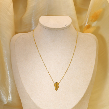 Wholesaler Eclat Paris - Gold chain necklace with leaf pendant