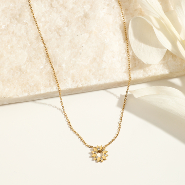 Wholesaler Eclat Paris - Gold chain necklace with rhinestone sun pendant
