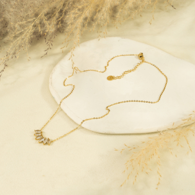 Grossiste Eclat Paris - Collier chaîne dorée avec pendentif strass