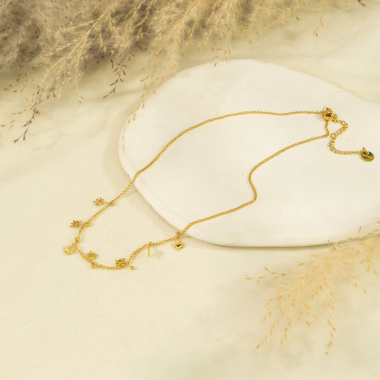 Grossiste Eclat Paris - Collier chaîne dorée avec pendentifs étoiles