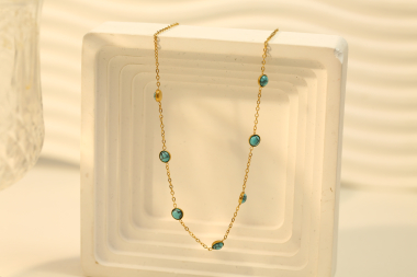 Großhändler Eclat Paris - Goldene Halskette mit türkisfarbenen Steinen