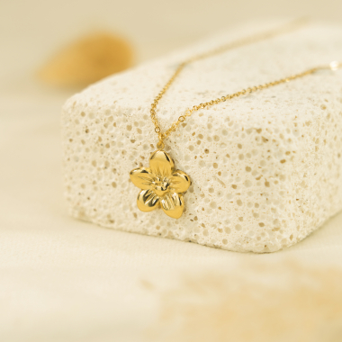 Mayorista Eclat Paris - Collar sencillo de cadena dorada con colgante de flores.