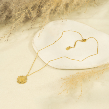Grossiste Eclat Paris - Collier chaîne dorée simple avec pendentif soleil