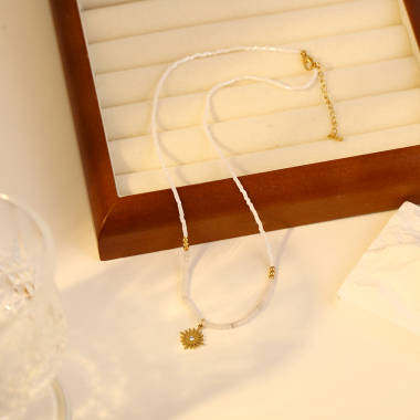 Grossiste Eclat Paris - Collier chaîne en perle avec soleil pendant avec strass