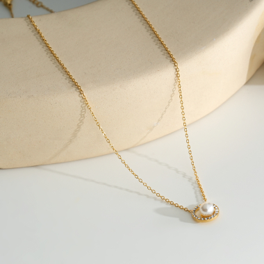 Großhändler Eclat Paris - Goldene Halskette mit Strasssteinkreis und synthetischer Perle