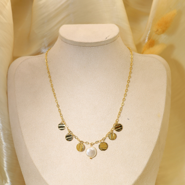 Wholesaler Eclat Paris - Golden necklace with round and pearl pendants