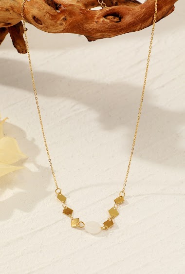 Wholesaler Eclat Paris - Golden necklace with white pearl