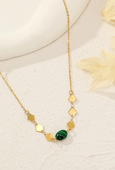 Wholesaler Eclat Paris - Golden necklace with green pearl