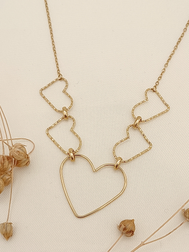 Großhändler Eclat Paris - Goldene Halskette mit fünf Herzen