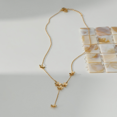Wholesaler Eclat Paris - Gold Y-shaped necklace with flower pendant