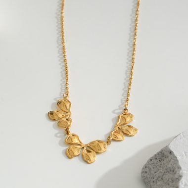Großhändler Eclat Paris - Feine goldene Halskette mit Blütenblattanhänger