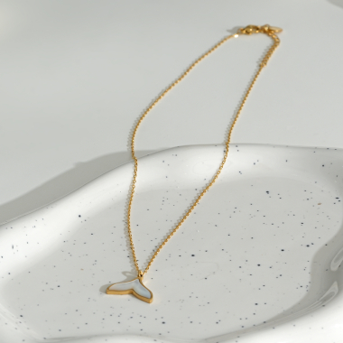 Grossiste Eclat Paris - Collier doré fin avec pendentif queue de poisson en nacre
