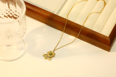 Wholesaler Eclat Paris - Fine golden necklace with sun pendant and green nature stone