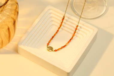 Großhändler Eclat Paris - Goldlinien-Halskette mit Baumanhänger und orangefarbenem Naturstein