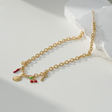Großhändler Eclat Paris - Goldene Mesh-Halskette mit Sonnen- und Kirschanhänger