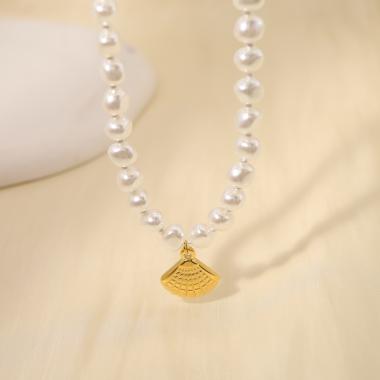 Wholesaler Eclat Paris - Faux pearl necklace with shell pendant