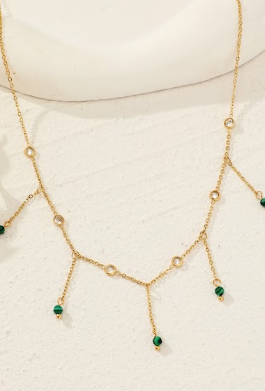 Großhändler Eclat Paris - Goldene Halskette mit Anhängern aus synthetischen Perlen und Strasssteinen