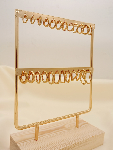 Wholesalers Eclat maybijou - Set of earrings on golden display
