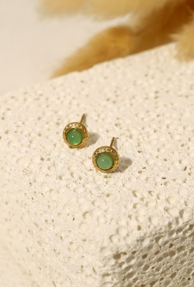 Grossiste Eclat Paris - Puces d'oreilles dorées avec perle verte