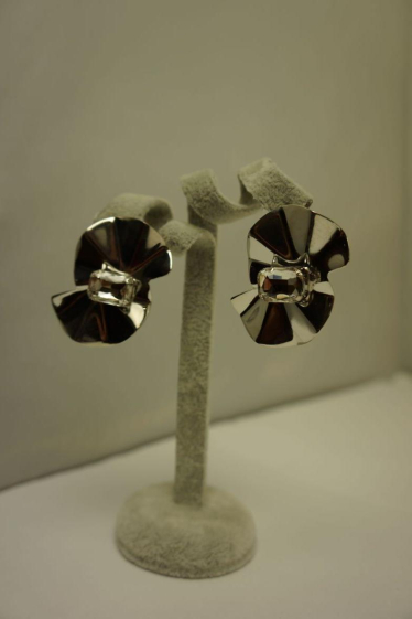 Grossiste MET-MOI - Boucles d'oreilles fleur avec gros strass