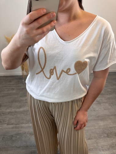 Grossiste Mily - t-shirt col V avec love