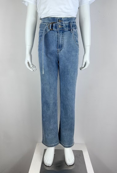 Wide, high-waisted jeans