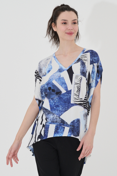 Wholesaler Missy Tekstil - Rhinestone pattern printed V-neck blouse