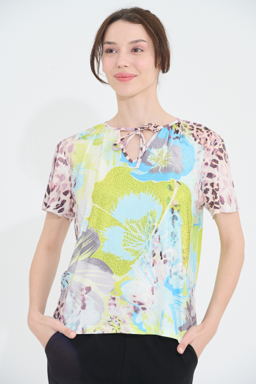Mayorista Missy Tekstil - Blusa estampada floral con pedrería