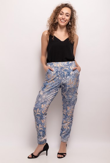 Wholesaler Missy Tekstil - Shiny pants with printed flowers
