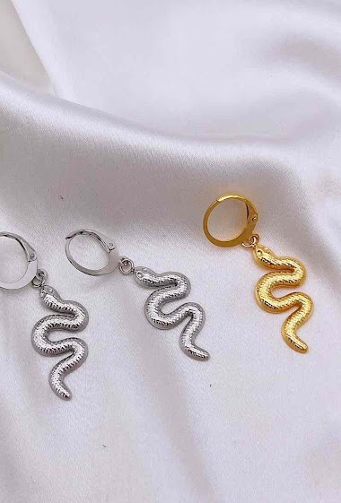 Wholesaler Mochimo Suonana - Earrings with snake pendant stainless steel