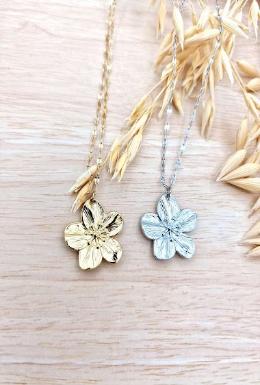 Wholesaler Mochimo Suonana - Stainless steel necklace with flower pendant