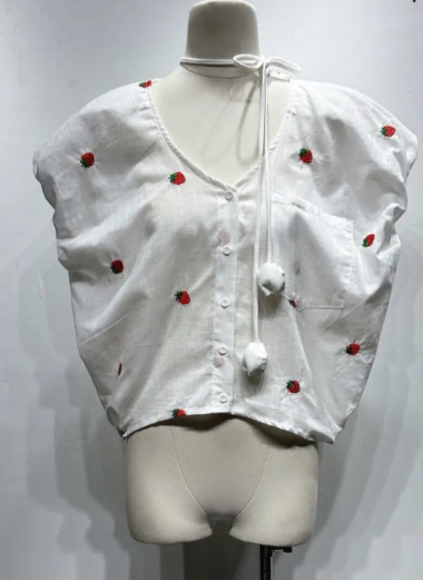 Wholesaler Mochy - Strawberry embroidered sleeveless shirt