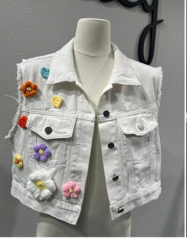 Grossiste Mochy - Gilet en jean avec fleur