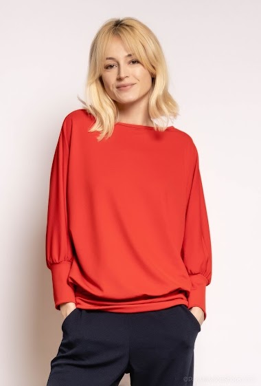 Wholesaler Modern Fashion - Batwing top with necklace