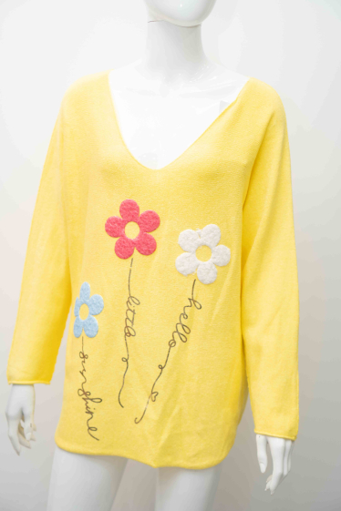 Wholesaler Mooya - Flower embroidery sweater