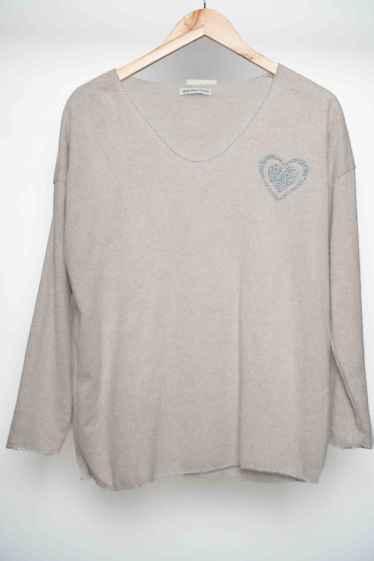 Wholesaler Mooya - Very soft V-neck sweater with sequin heart and silver edge in wool