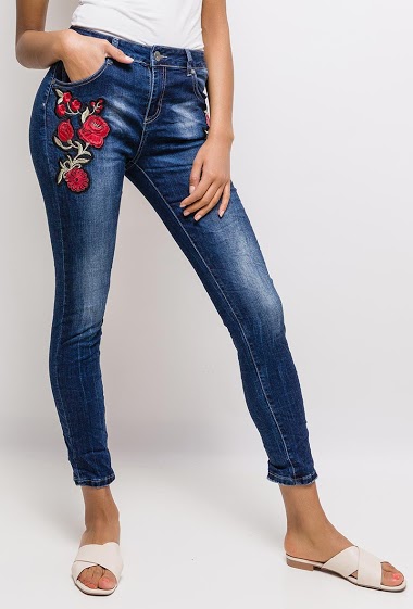 Großhändler Mozzaar  Forever - Jeans with embroidered flowers