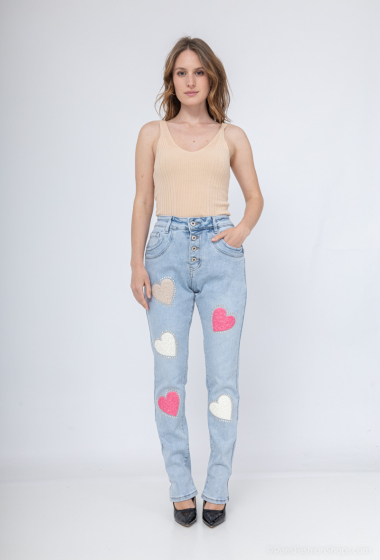 Grossiste MOZZAAR FOREVER - pantalon jeans classic, 4 boutons devant, avec patch coeur strass