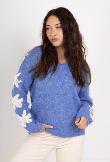 Großhändler MOZZAAR FOREVER - Wollpullover mit Mohair-Touch, Perlenblume an den Ärmeln