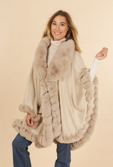 Wholesaler M&P Accessoires - Cape poncho with fur