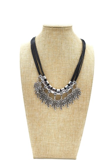Großhändler M&P Accessoires - Black cord necklace and pendant