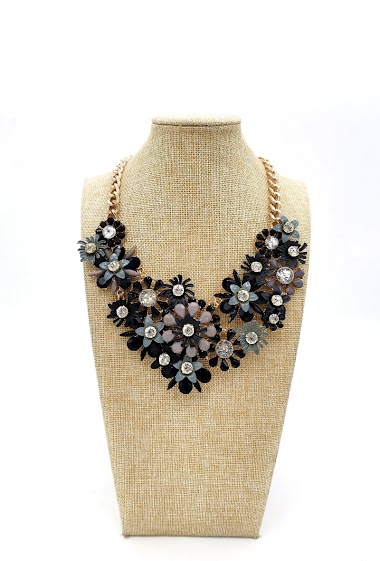 Großhändler M&P Accessoires - Fancy metal flower necklace
