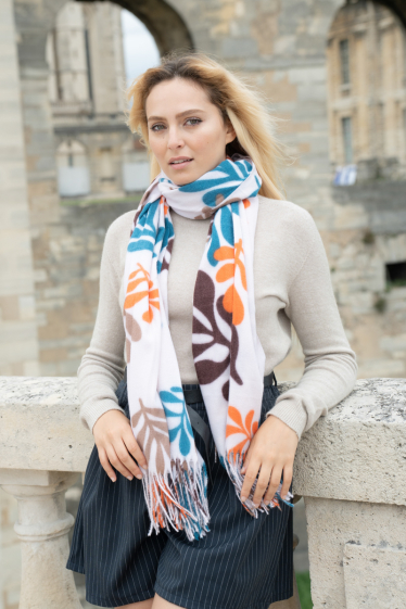 Wholesaler M&P Accessoires - Wide leaf print scarf with fringes 190*90cm