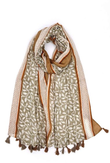 Grossiste M&P Accessoires - Foulard imprimé motif feuilles avec pompons bicolores