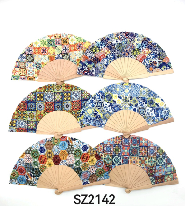 Wholesaler M&P Accessoires - Wood fan (12 pieces colors mixed)