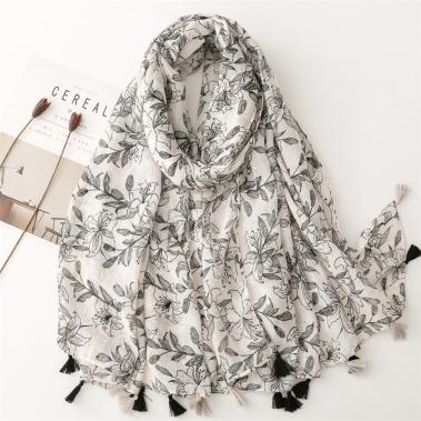 Grossiste M&P Accessoires - Foulard imprimé motif fleurs avec pompons et mini sequins