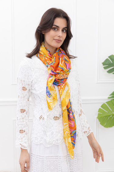 Wholesaler M&P Accessoires - Printed silk touch light satin scarf 180*90 cm